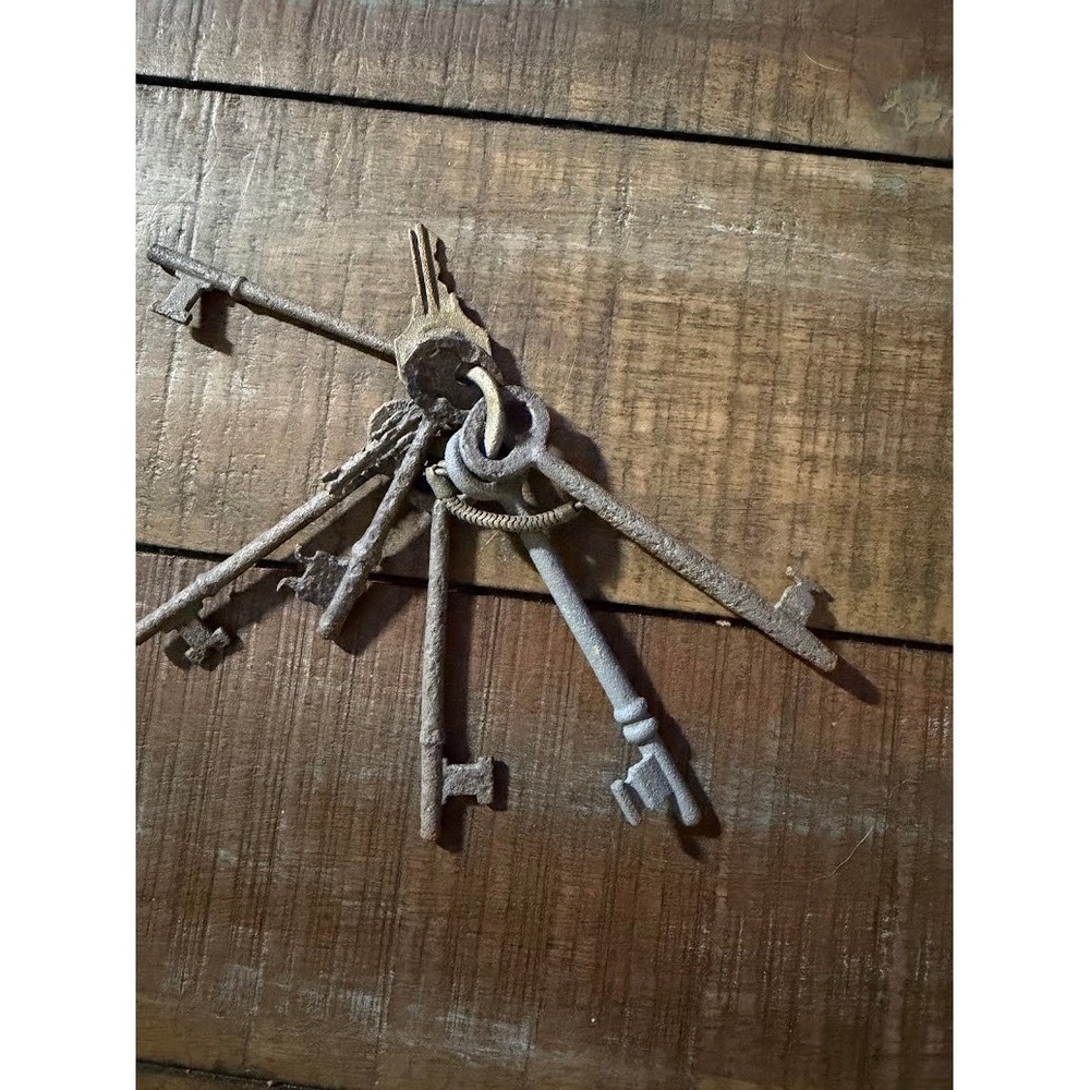Vintage Skeleton Key Lot Rusted Antique Iron Barrel Keys Rustic Decor Set
